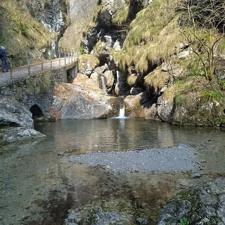 Waterfalls Apartman *
